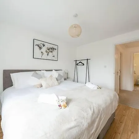 Holiday home Stylish 2-bed Contractor Haven: Nec & Airport Proximity *
