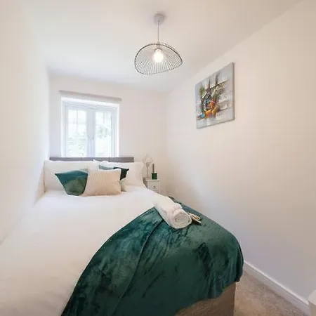 Stylish 2-bed Contractor Haven: Nec & Airport Proximity Birmingham